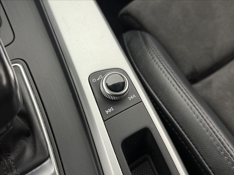 Audi A5 2,0 140kW AT 4X4 HUD DPH NAVI - fotka 35 z 56