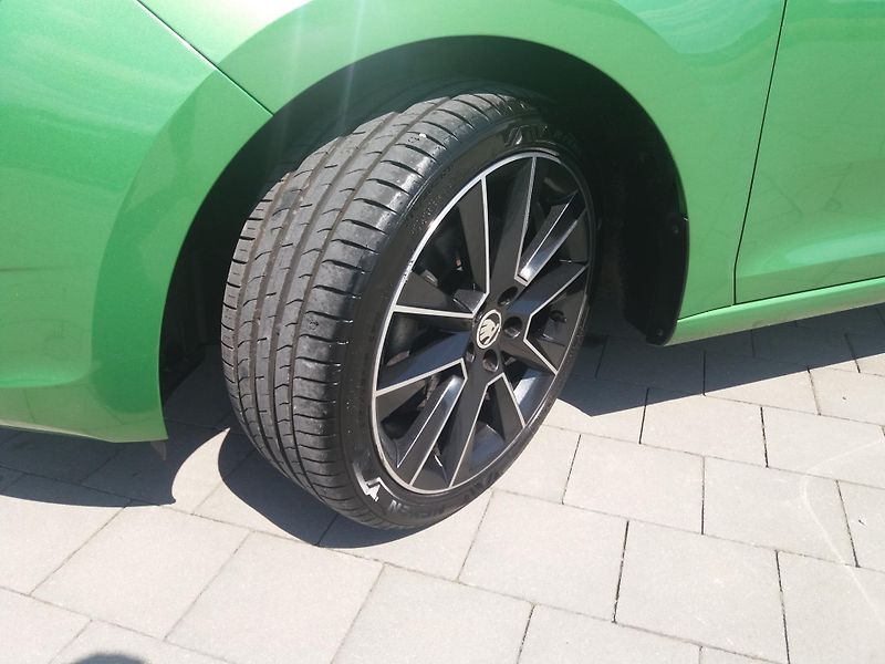 Škoda Rapid 1.4TSi,DSG,XENONY,PANORAMA!! - fotka 9 z 31