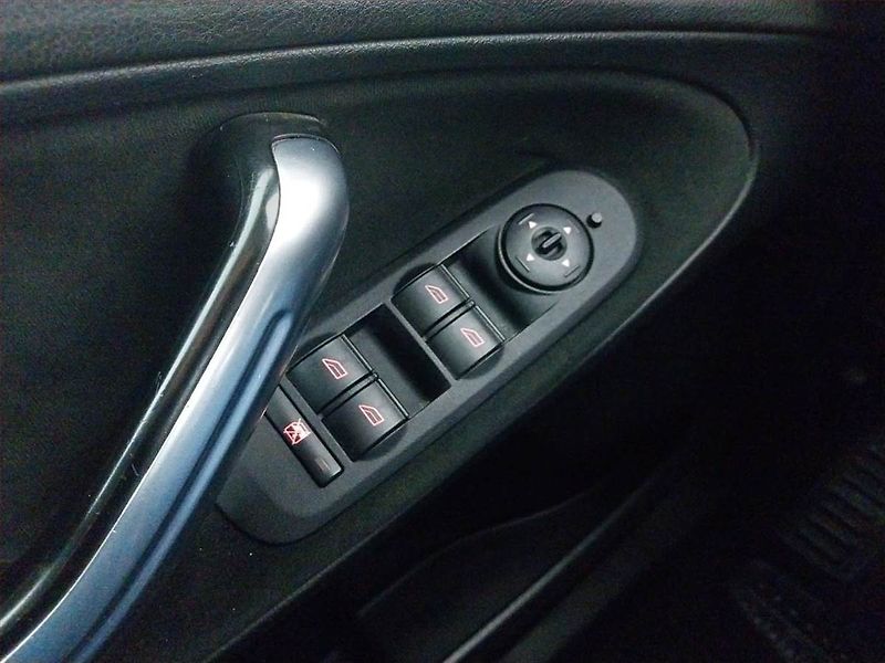 Ford Galaxy (2006) Ghia 2.0 TDCi, 7 míst - fotka 18 z 20