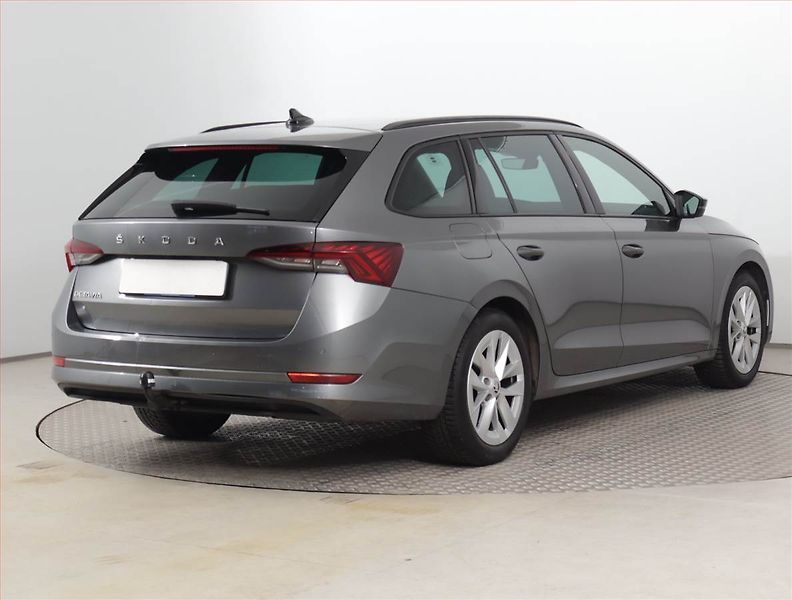 Škoda Octavia (2022) Ambition 1.0 TSI, Serv.kniha - fotka 5 z 21