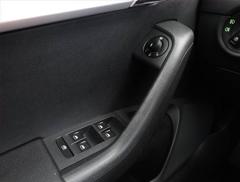 Škoda Octavia (2014) 1.6 TDI, Serv.kniha, Tempomat - fotka 14 z 15