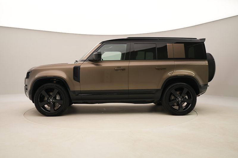 Land Rover Defender 110 D300 X-DYNAMIC HSE AWD CZ - fotka 9 z 54