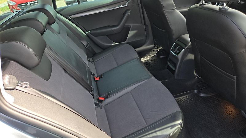 Škoda Octavia 2.0TDI 4x4  STYLE 1MAJITEL - fotka 19 z 43