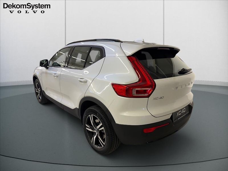 Volvo XC40 (2025) 2,0 B4 FWD Plus Dark 5143 - fotka 4 z 15