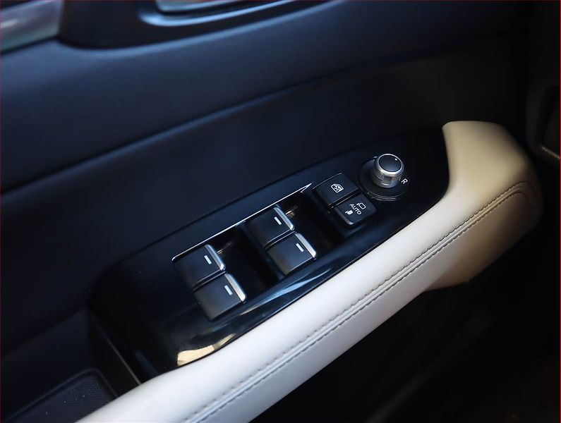 Mazda CX-5 (2018) Revolution 2.5 Skyactiv-G - fotka 23 z 24