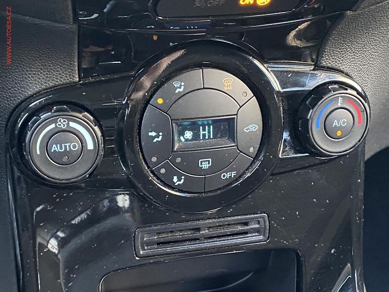 Ford Fiesta (2017) 1.5 TDCi, Titanium, navi - fotka 14 z 18
