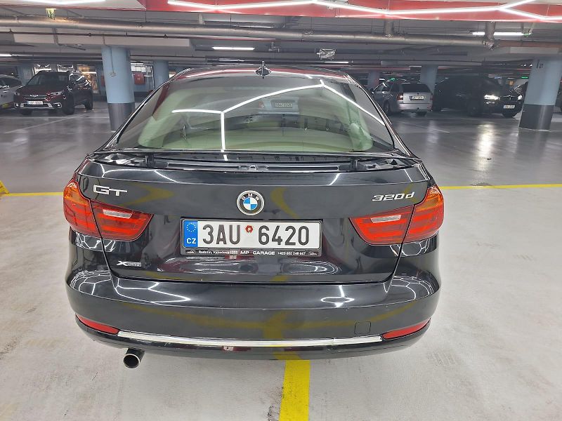 BMW Řada 3 (2013) - fotka 16 z 19