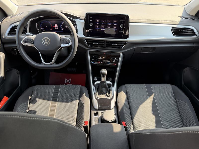 Volkswagen T-Roc 1,5 TSi/110kW LIFE - DSG,TZ,.. - fotka 38 z 64