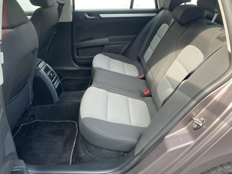 Škoda Superb (2010) 2.0 TDI, DSG, xenon, AC - fotka 10 z 16
