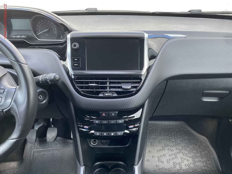 Peugeot 2008 (2018) 1.2 PT, 1.maj,ČR, Active - fotka 12 z 16