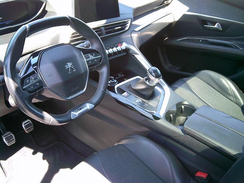 Peugeot 3008 (2018) 2.0 HDi  GT-LINE - fotka 10 z 20