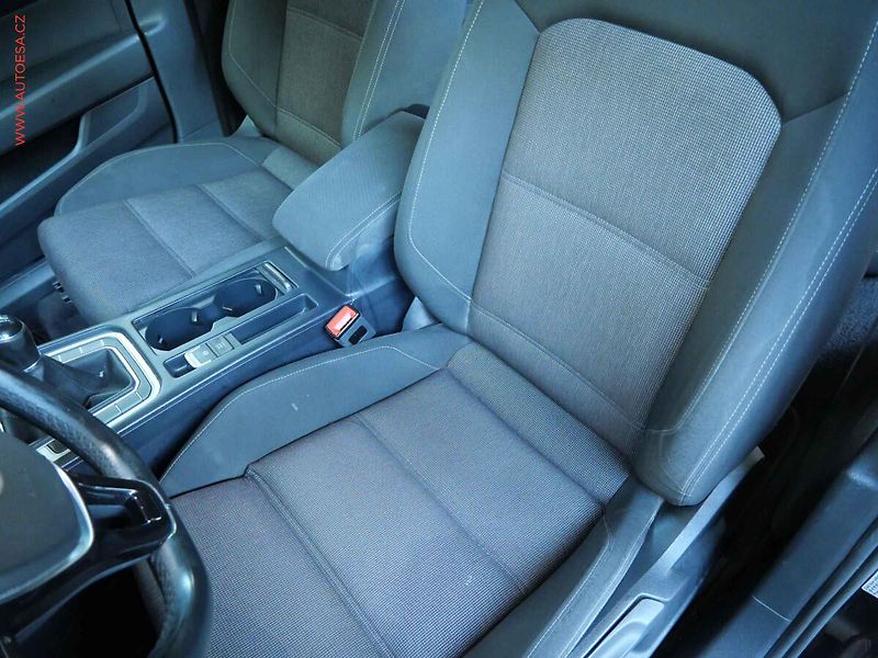 Volkswagen Passat (2015) 2.0 TDi, LED, kamera, STK5/28 - fotka 9 z 21