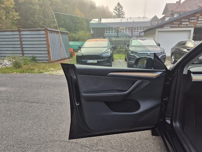 Tesla Model Y LONG RANGE DUAL MOTOR TZ 93,6% - fotka 36 z 48