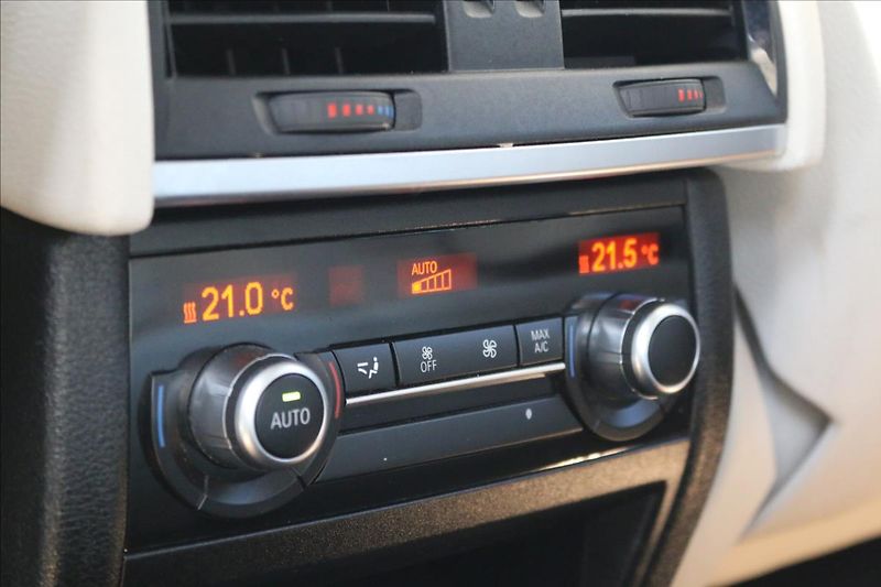 BMW X5 2,0 xDrive25d,ČR, 1. Majitel - fotka 25 z 59