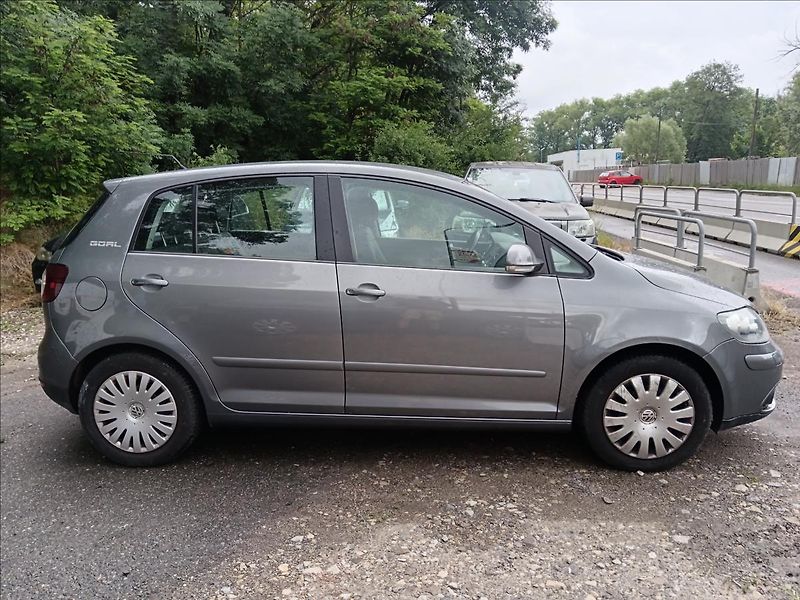 Volkswagen Golf Plus 1,6 i DSG  Goal - fotka 13 z 19