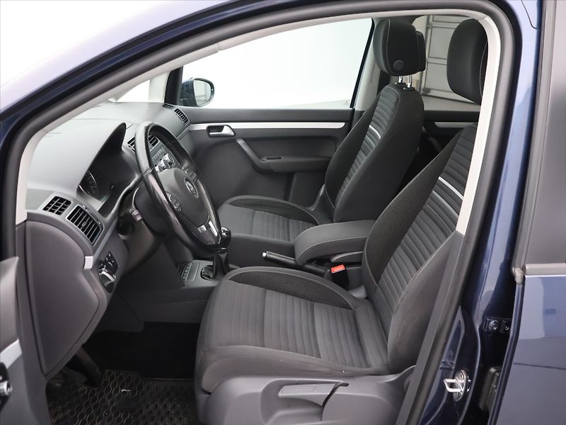 Volkswagen Touran 1,6 TDI Cup Panorama Serv.knih - fotka 10 z 24