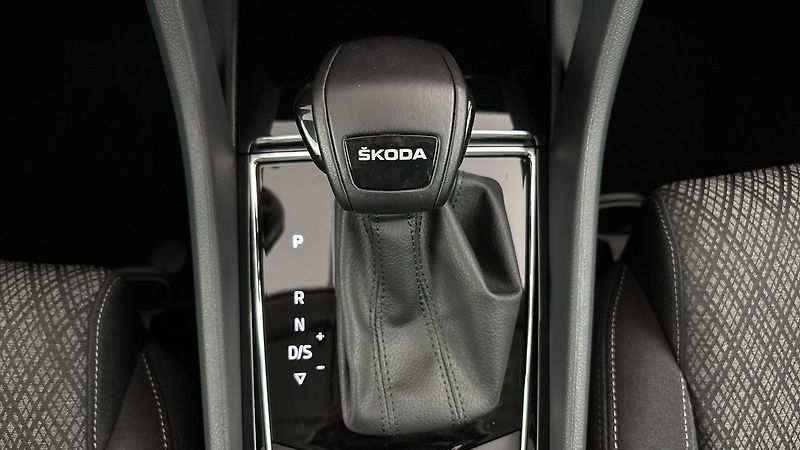 Škoda Karoq 2.0 TDI DSG Style - fotka 24 z 28