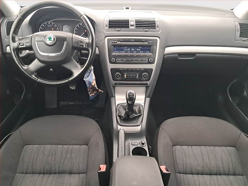 Škoda Octavia (2012) 2.0 TDI, Tempomat - fotka 8 z 16