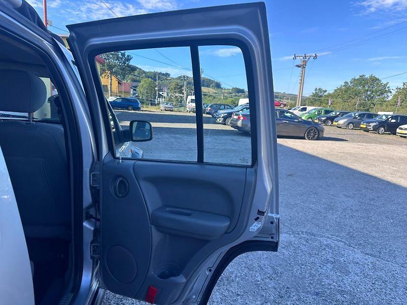 Jeep Cherokee (2005) Renegade 3.7i LPG/4x4/Tažné - fotka 19 z 29