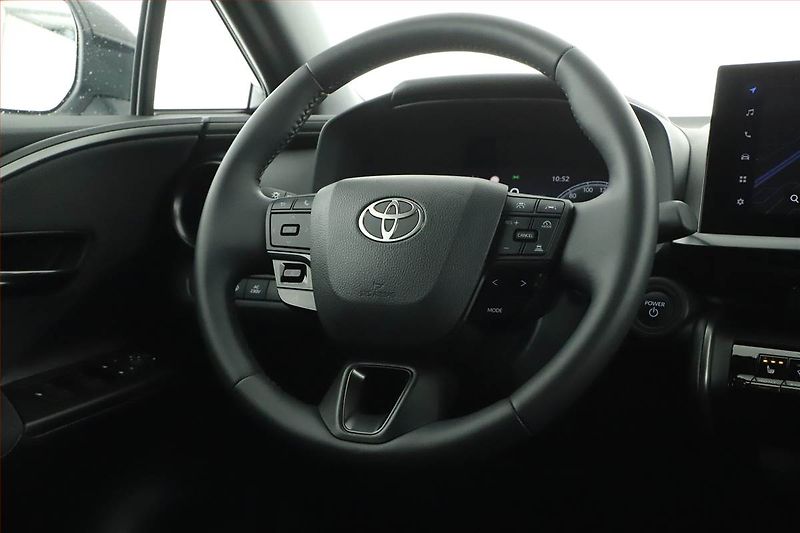 Toyota C-HR (2025) 2.0 Plug-in - fotka 8 z 20