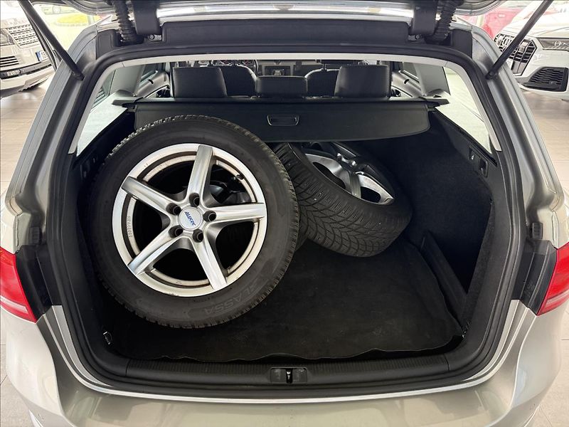 Volkswagen Passat 2,0   DSG,HIGHLINE,SERVISKA - fotka 30 z 30