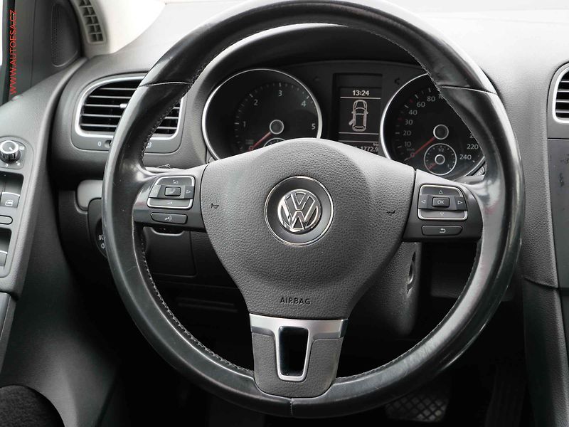 Volkswagen Golf (2010) 1.6TDi, Highline, DSG - fotka 13 z 18
