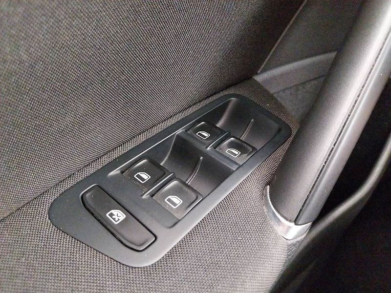 Volkswagen Golf (2015) 1.2 TSI, Serv.kniha, Tempomat - fotka 17 z 20