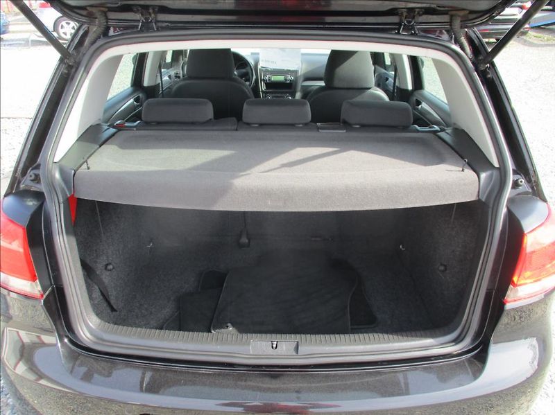 Volkswagen Golf 1,6 i, klima,serviska,1.maj., - fotka 9 z 39