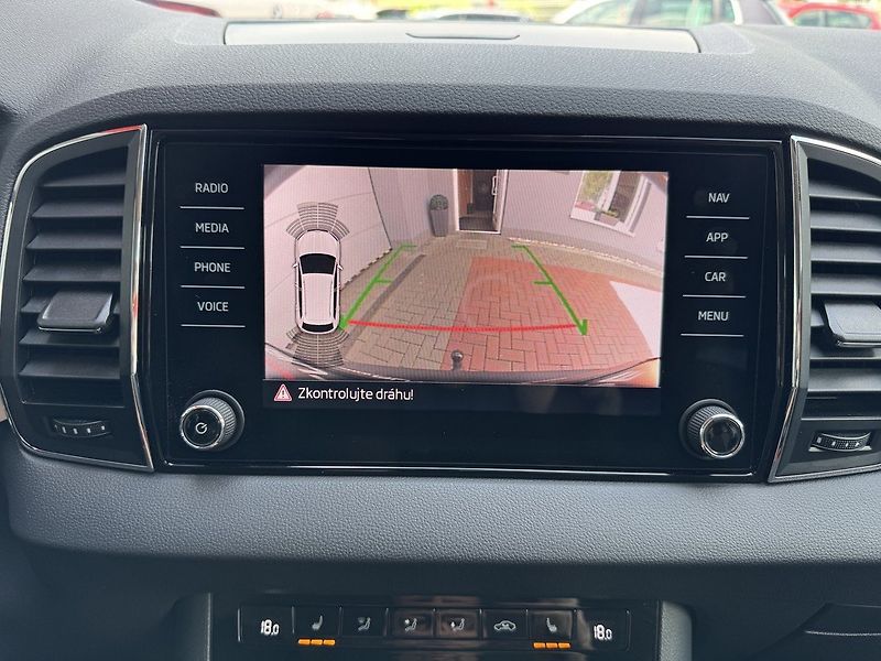 Škoda Karoq (2020) 1.5TSi LED Navi Kamera Tažné Z - fotka 15 z 47