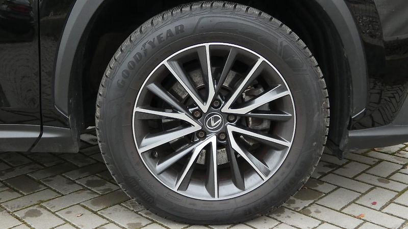 Lexus NX 350h 2.5 E-CVT Comfort Top - fotka 21 z 21