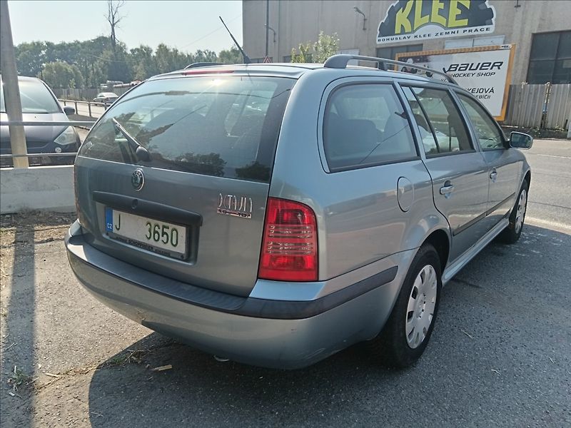 Škoda Octavia 1,9 TDi  Advance - fotka 10 z 19