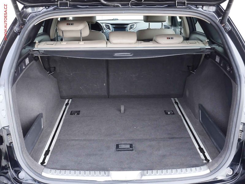 Hyundai i40 (2016) 1.7 CRDI, ČR, AT, navi, xenon - fotka 7 z 19