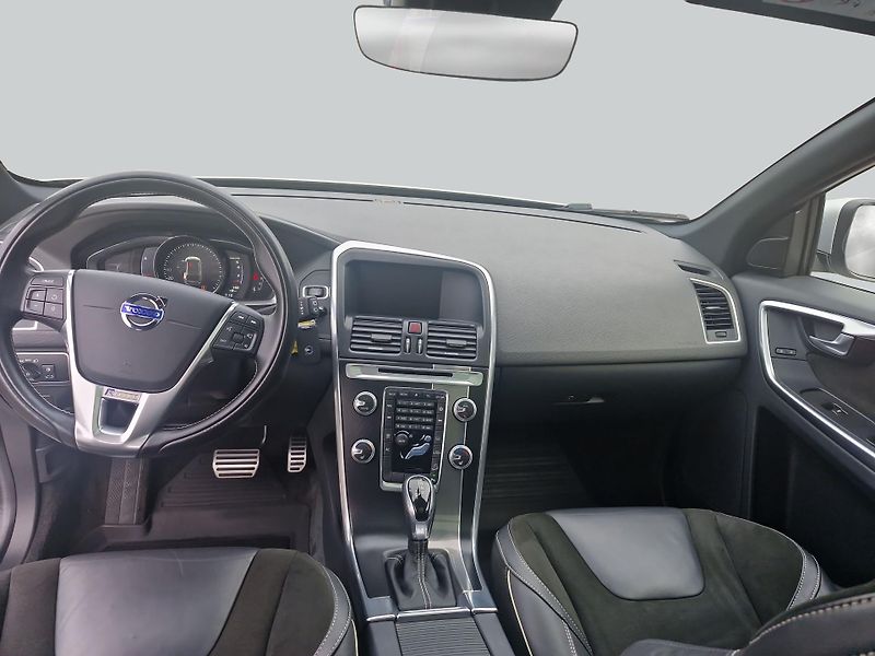 Volvo XC60 T5 AWD Aut. RDesign #TAŽNÉ - fotka 11 z 16