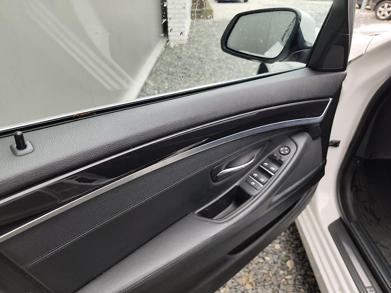 BMW Řada 5 525D X-DRIVE - fotka 12 z 21