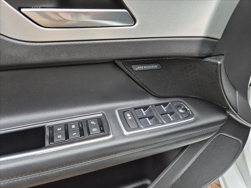 Jaguar XF 3,0 30d R-SPORT - fotka 20 z 20