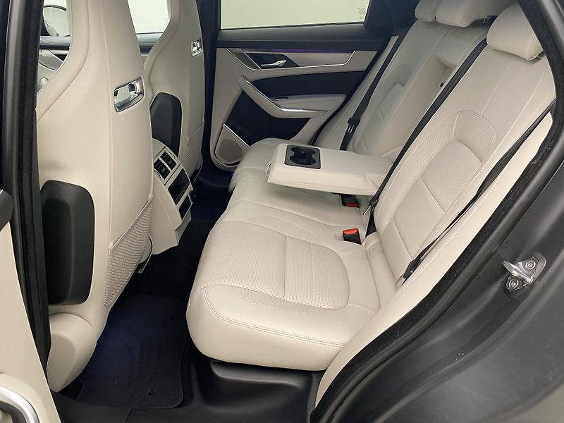 Jaguar F-Pace D300 R-DYNAMIC HSE AWD AUT CZ - fotka 5 z 48