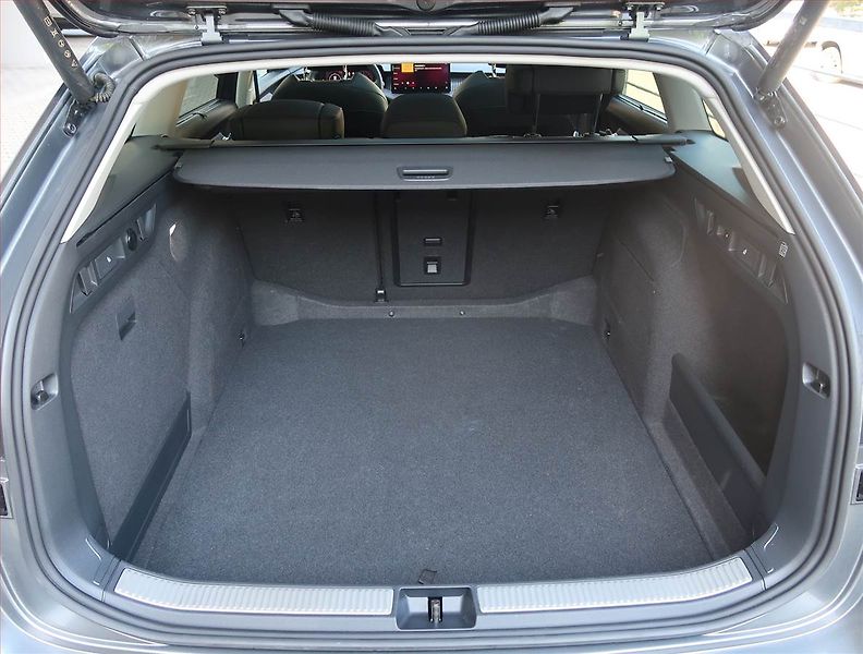 Škoda Superb (2025) 2.0 TSI - fotka 14 z 28