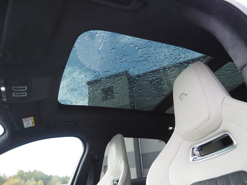 Jaguar F-Pace (2019) 5.0 SVR 550HP, Plný servis - fotka 40 z 43