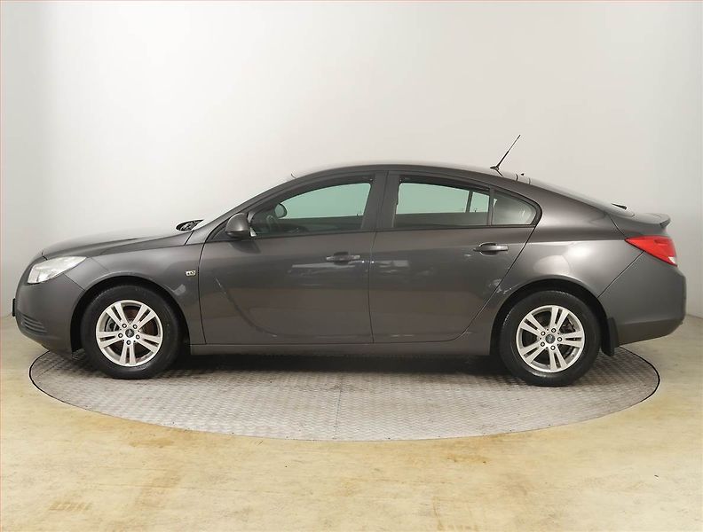 Opel Insignia (2009) 1.8, Serv.kniha, Park. senzory - fotka 3 z 16