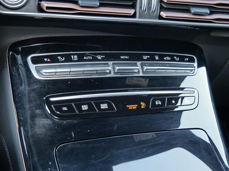 Mercedes-Benz EQC 400 4M Electric Art HuD Distro - fotka 10 z 15
