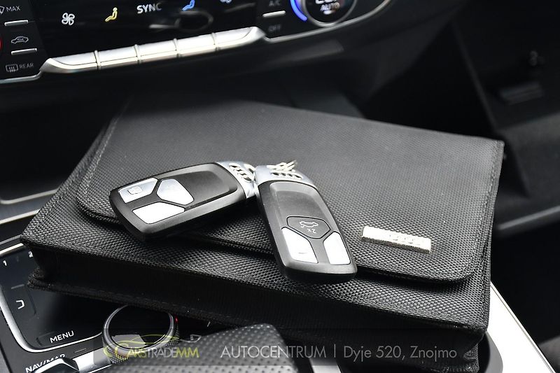 Audi Q7 3.0TDi S-LINE TAŽNÉ REZERVACE - fotka 36 z 55