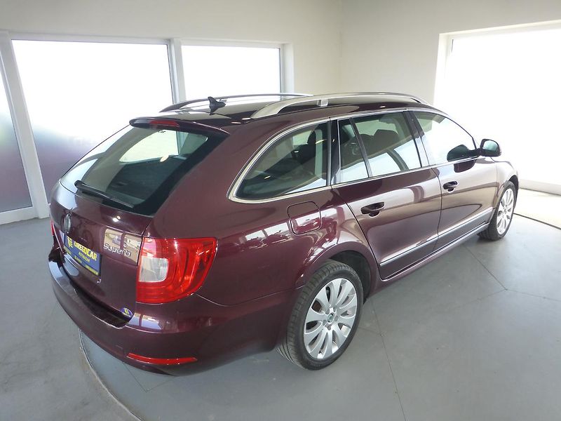 Škoda Superb (2013) 2,0TDI*VYHŘ.S**XENONY**WEBASTO - fotka 6 z 32