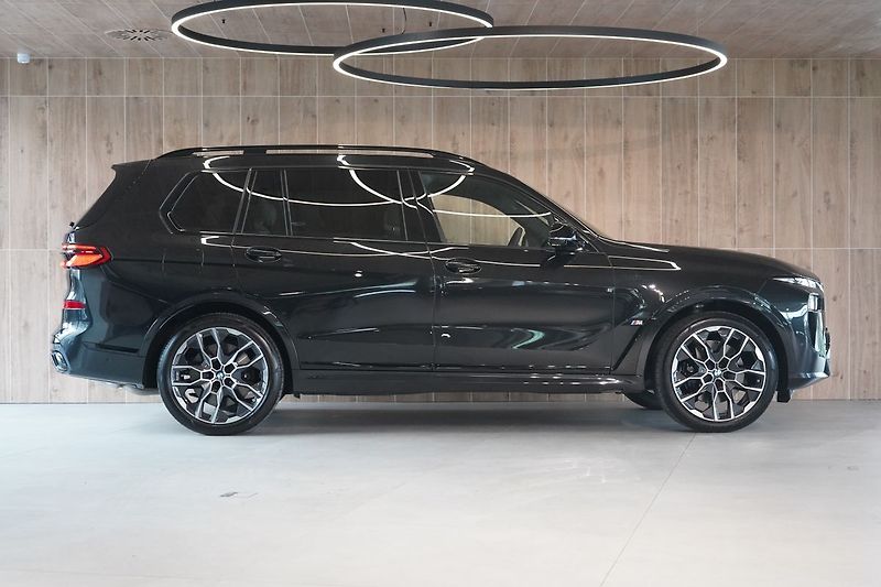 BMW X7 M60i xDrive, Masáž, Skylounge - fotka 6 z 50
