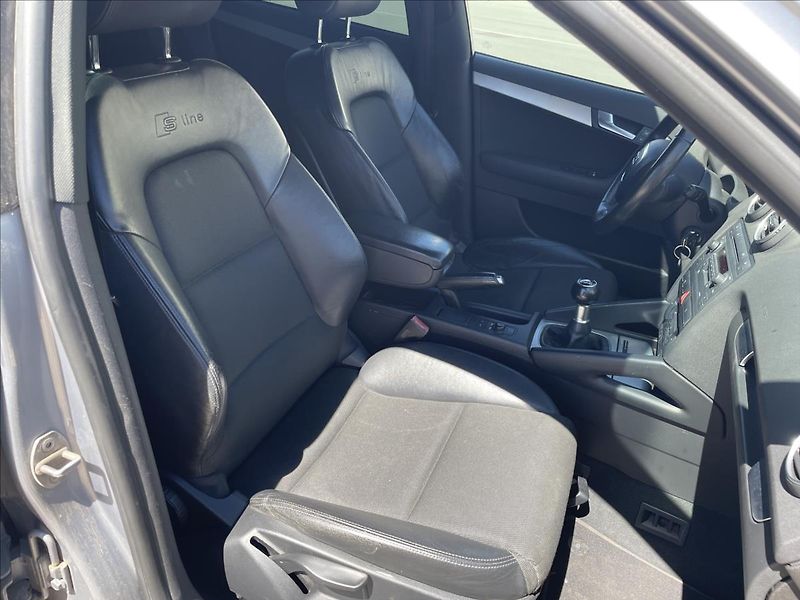 Audi A3 2,0 TDi 103kW*S-line*servis - fotka 30 z 47