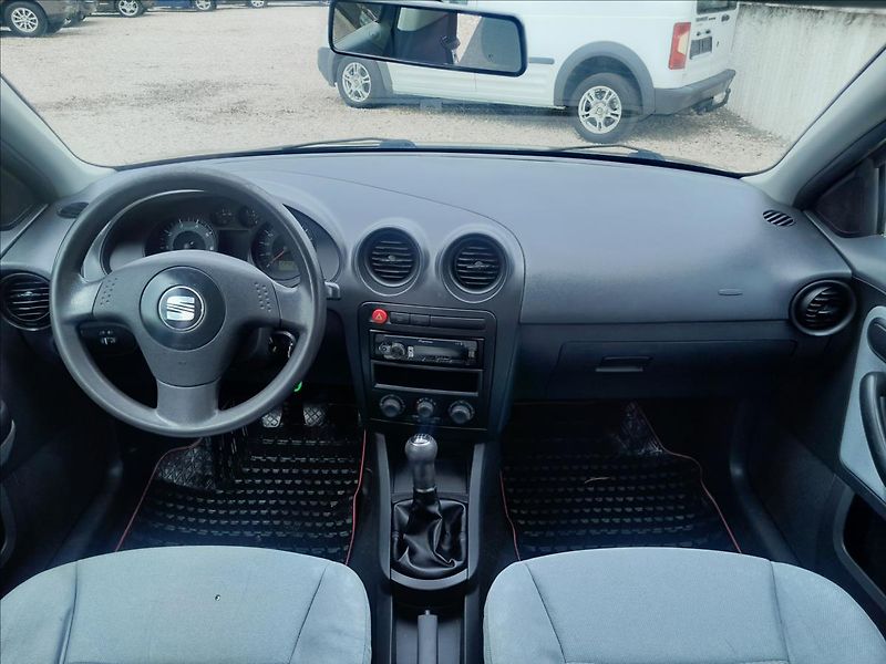 Seat Ibiza 1,4i16V - fotka 33 z 40