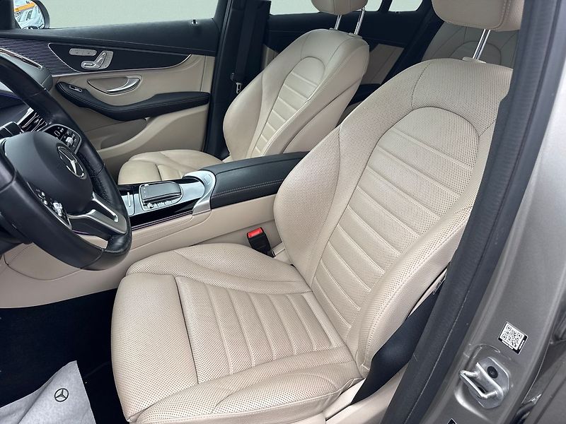 Mercedes-Benz EQC 400 4MATIC - fotka 13 z 24