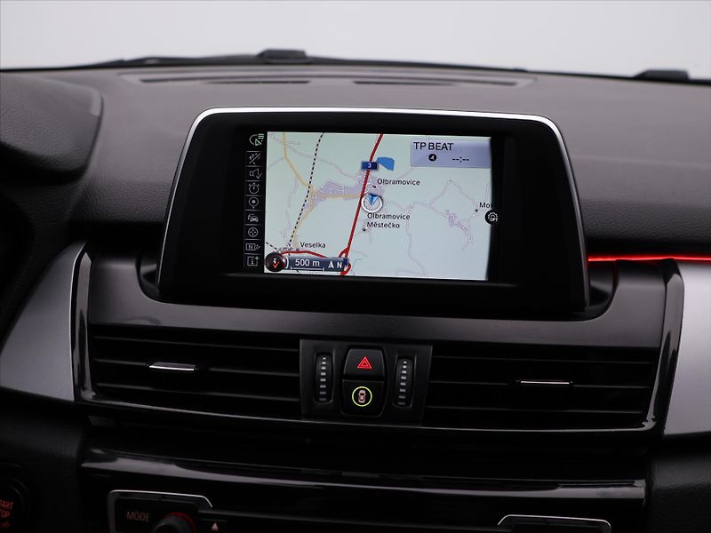 BMW Řada 2 1,5 218d 85kW Sport line Aut. - fotka 16 z 27