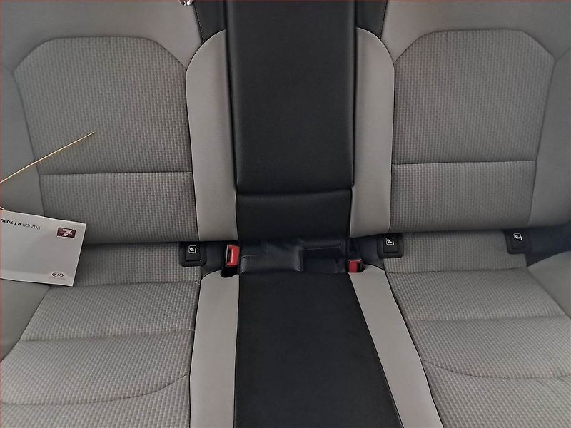 Kia Ceed (2018) 1.4 T-GDI, Automat, Serv.kniha - fotka 10 z 16
