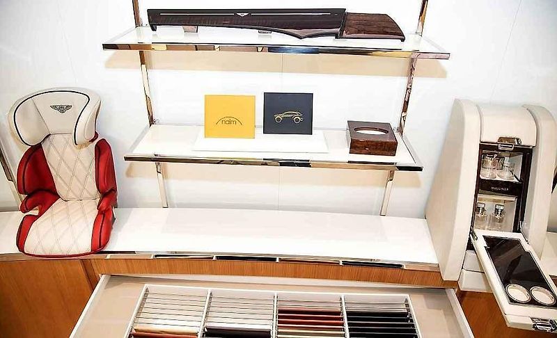 Bentley v Dubaji otevřelo svůj největší showroom.
