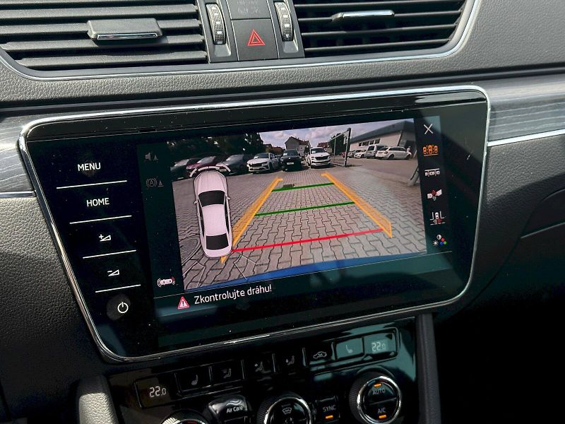 Škoda Superb (2019) 2.0 TDI 110 kW DSG Style Plus - fotka 19 z 26